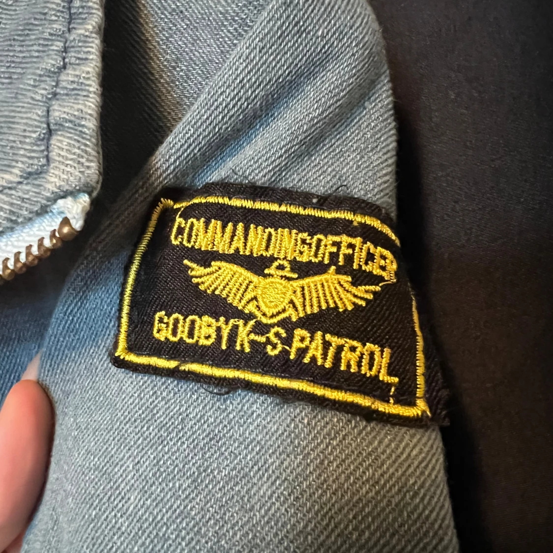 Jeansjacka med dragkedja och knappar - 92