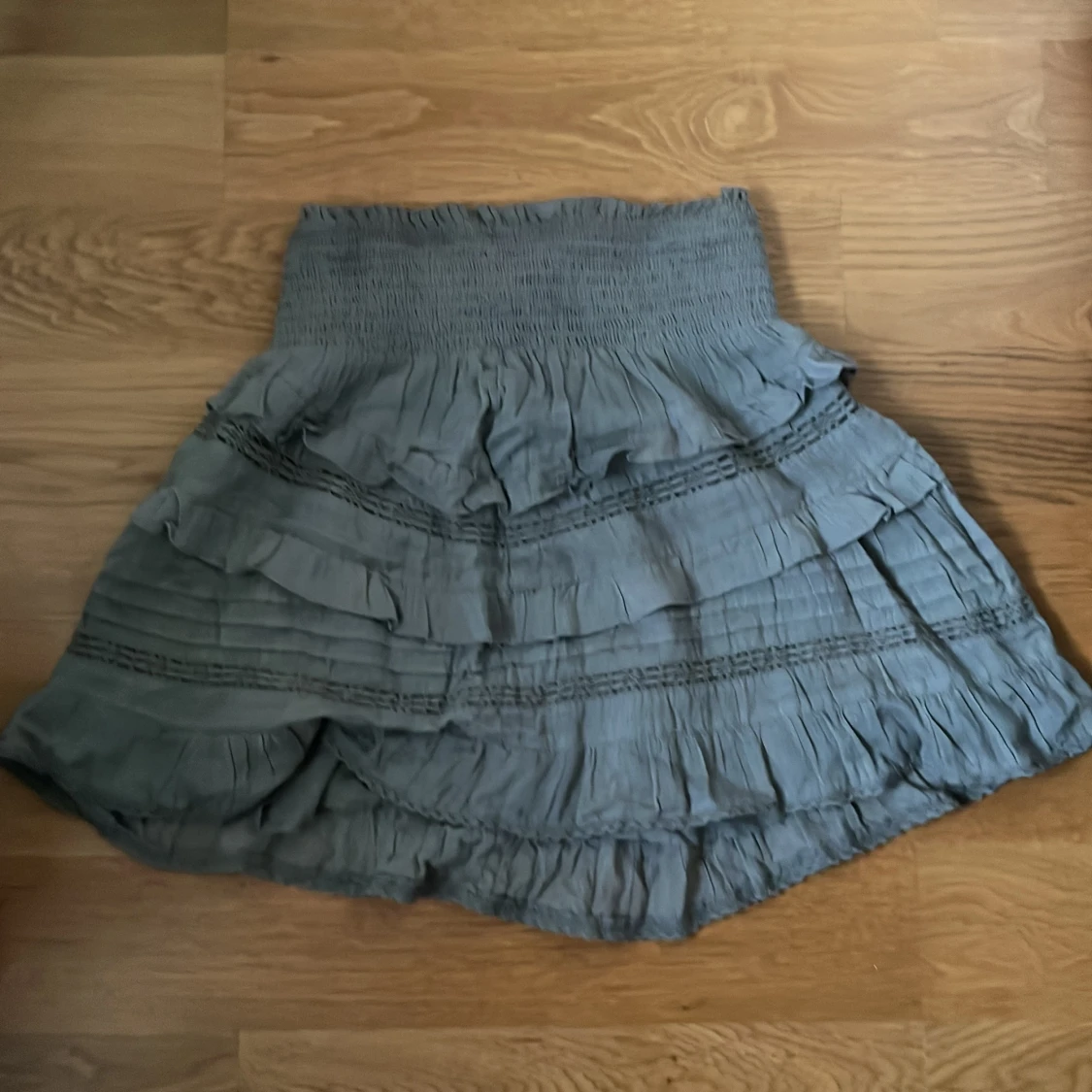 Grå kjol från Neo Noir