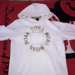 Boss hoddie - Hugo Boss hoddie  Nyskick Färg vit  Strlk M 