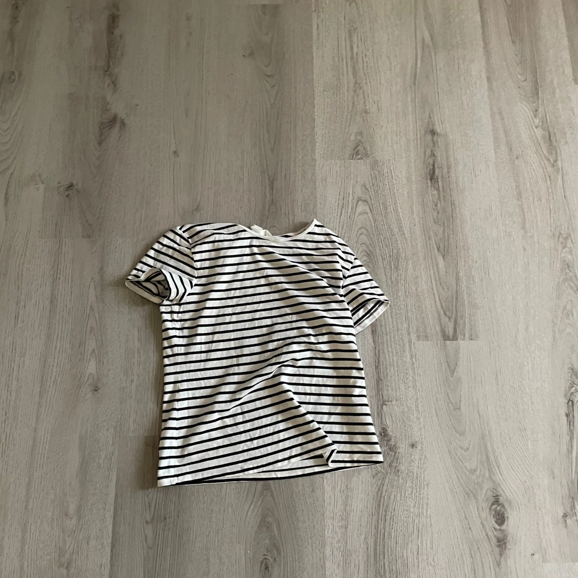 Vit och Svart Randig T-shirt 