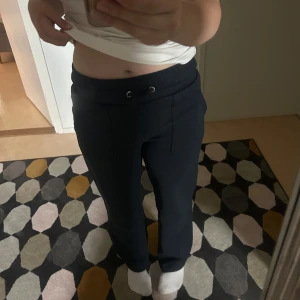 Mjukisar från lager  - Fina marinblåa mjukisar från lager 157💓 storlek S, bra skick 💗 tvättar innan jag postar 🩷
