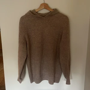 Kashmir Hoodie - Kashmir Hoodie | Skick: Mycket fint | Storlek: M/S | Pris: 599kr | Hör av dig vid frågor eller för fler bilder⭐️