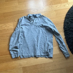 Ralph lauren långärmad pike - Schysst ralphlauren pike i strl l skick 8/10  