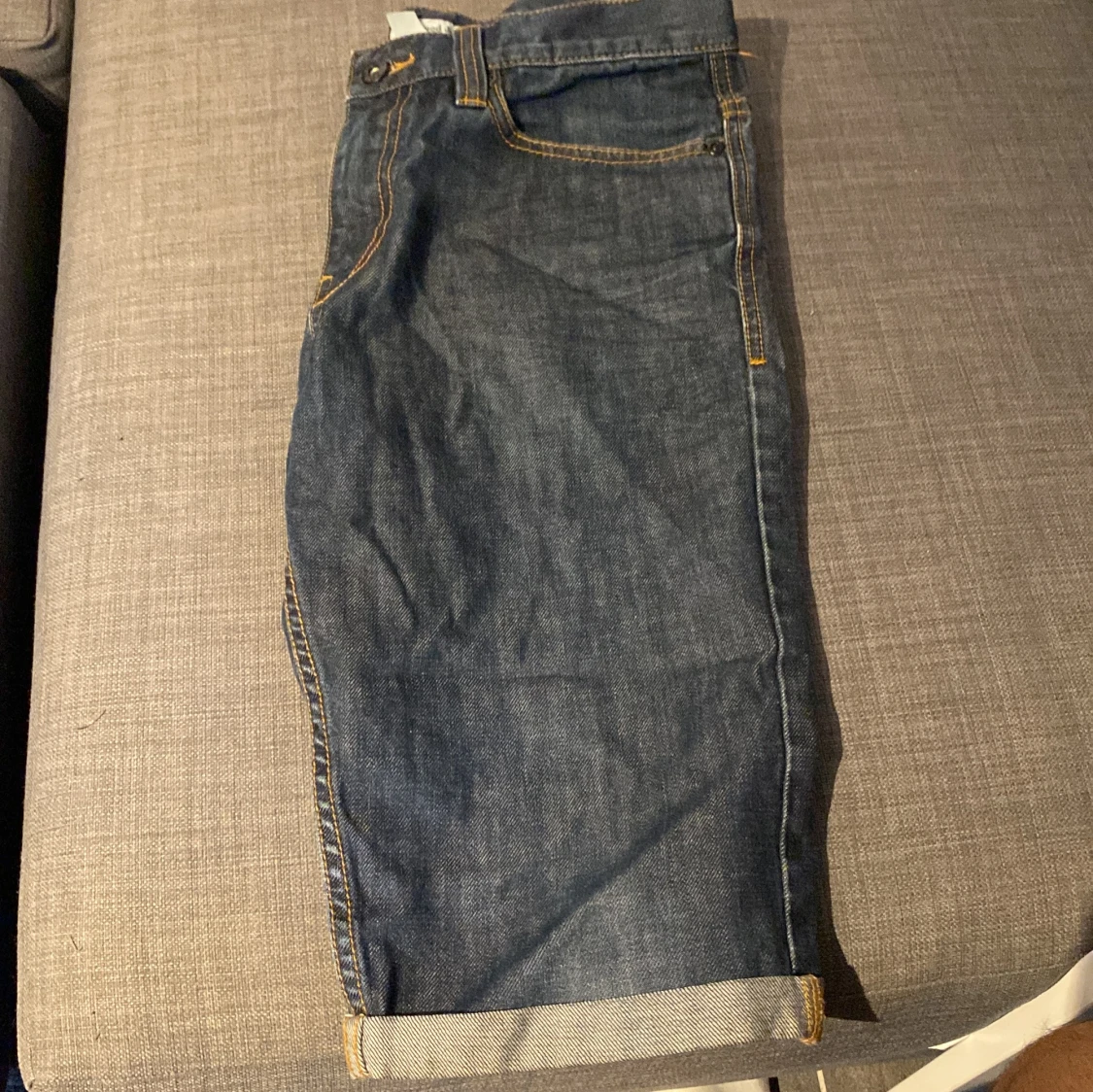 Jeansshorts med uppvikta ben - 91