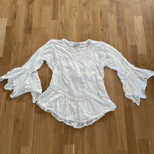 Hippie blues🌹 - Väldigt flowy, faller snyggt på kroppen! Lite lätt slite på kanterna av brodyren