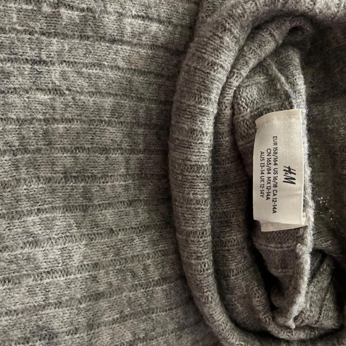 Grå tröja med krage - 91