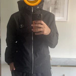 Trapstar jacka - Tjena, säljer nu min trapstar jacka som är perfekt nu till hösten. Skriv gärna om ni har några funderingar🤩💭