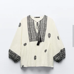 Zara blus - Helt ny blus från Zara storlek S. Aldrig andvänd