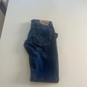 Replay jeans  - Helt oanvända jeans i storlek 31 passar lite större.