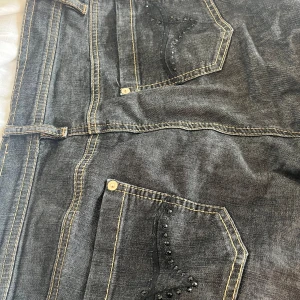 Jeans - Nästan helt nya