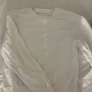Sweatshirt  - Vit sweatshirt från Cubus, bra skick💕