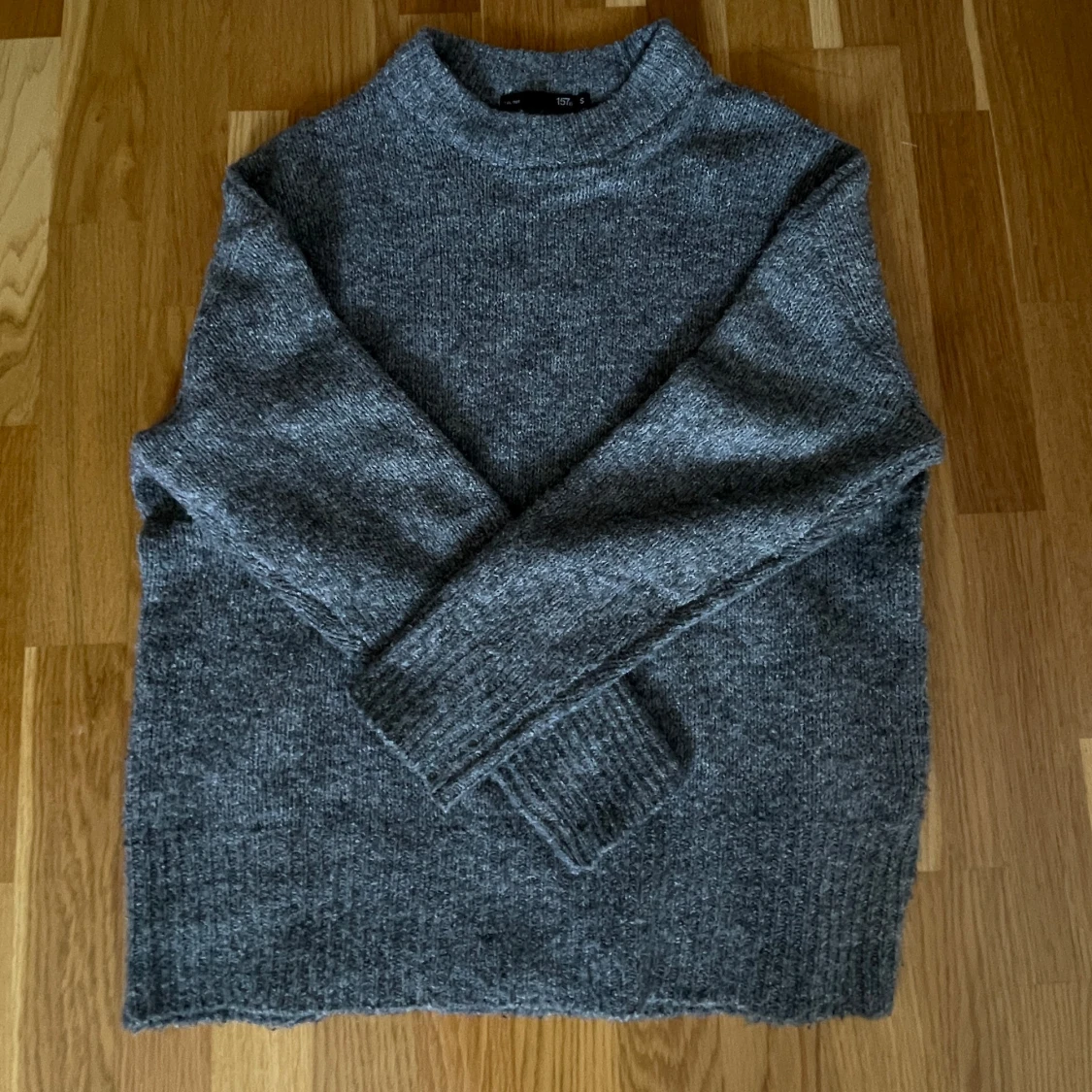 Grå stickad tröja - 90