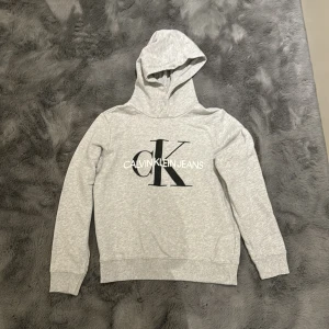 Calvin Klein Hoodie - Super fin, Bra skick, stl ”12” (Xxs-Xs)?