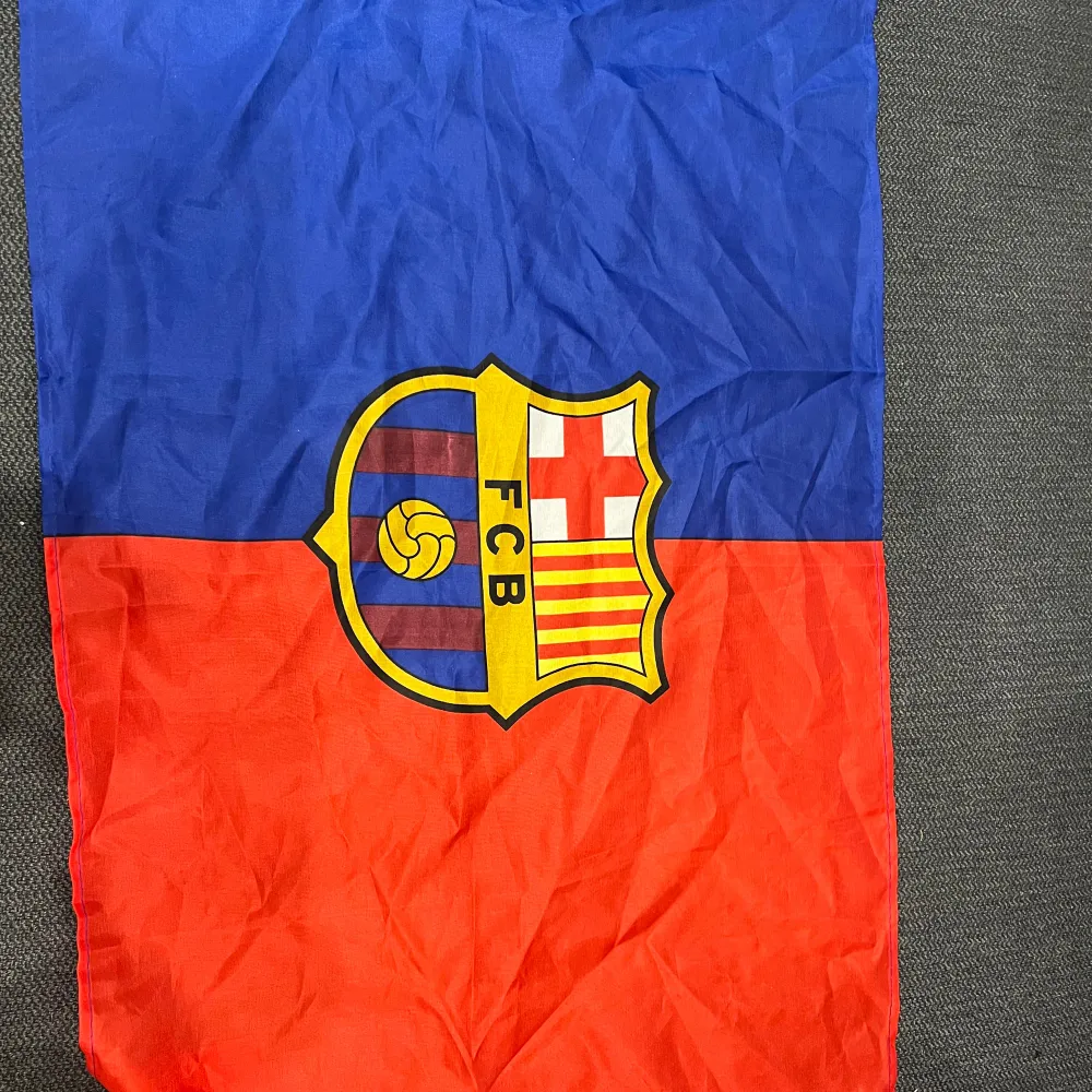 Säljer barça flagga billigt. 60X90. Övrigt.