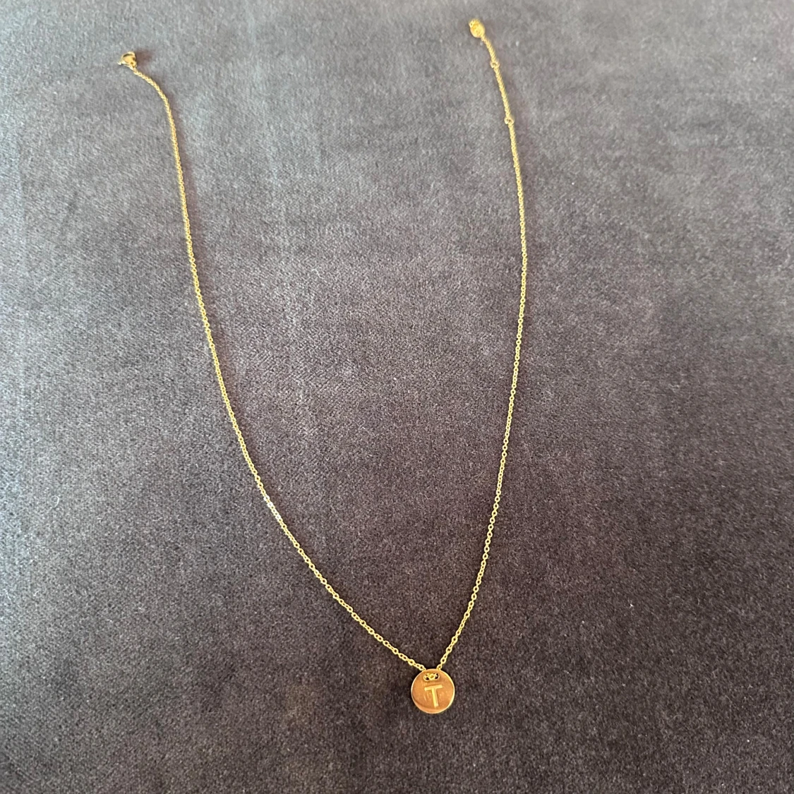 Guldfärgat halsband