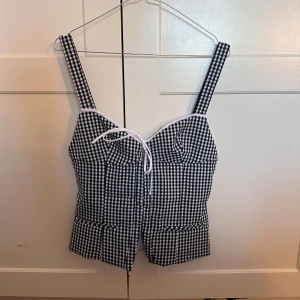 Topp - Jätte snygg topp från zara❤️ aldrig använt den passade tyvärr inte ❤️ lappen är kvar 