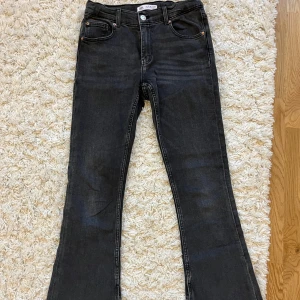 Zara jeans  - Säljer ett par zara jeans från barnavdelningen pga att dem har blivit för små 💕