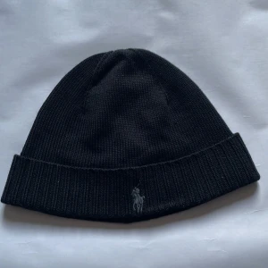 Ralph Lauren mössa - Knappt använd, säljes pga ej behov  Pris kan diskuteras!