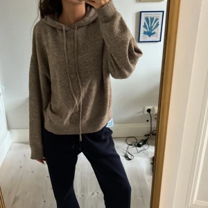 stickad hoodie - jätte fin stickad hoodie perfekt nu till hösten🍁☕️🥰