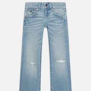 Lågmidjade jeans med fickor - Säljer dessa oanvända lågmidjade jeans från Gina. De är i storleken 158 men passar även för längre och kortare. Nypris 400, mitt pris 320. Hör av dig för egna bilder. Tryck gärna på köp nu! 