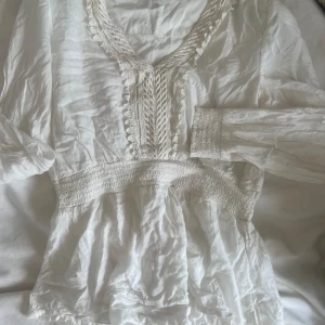 Blus - Jättefin blus med spets💕💕