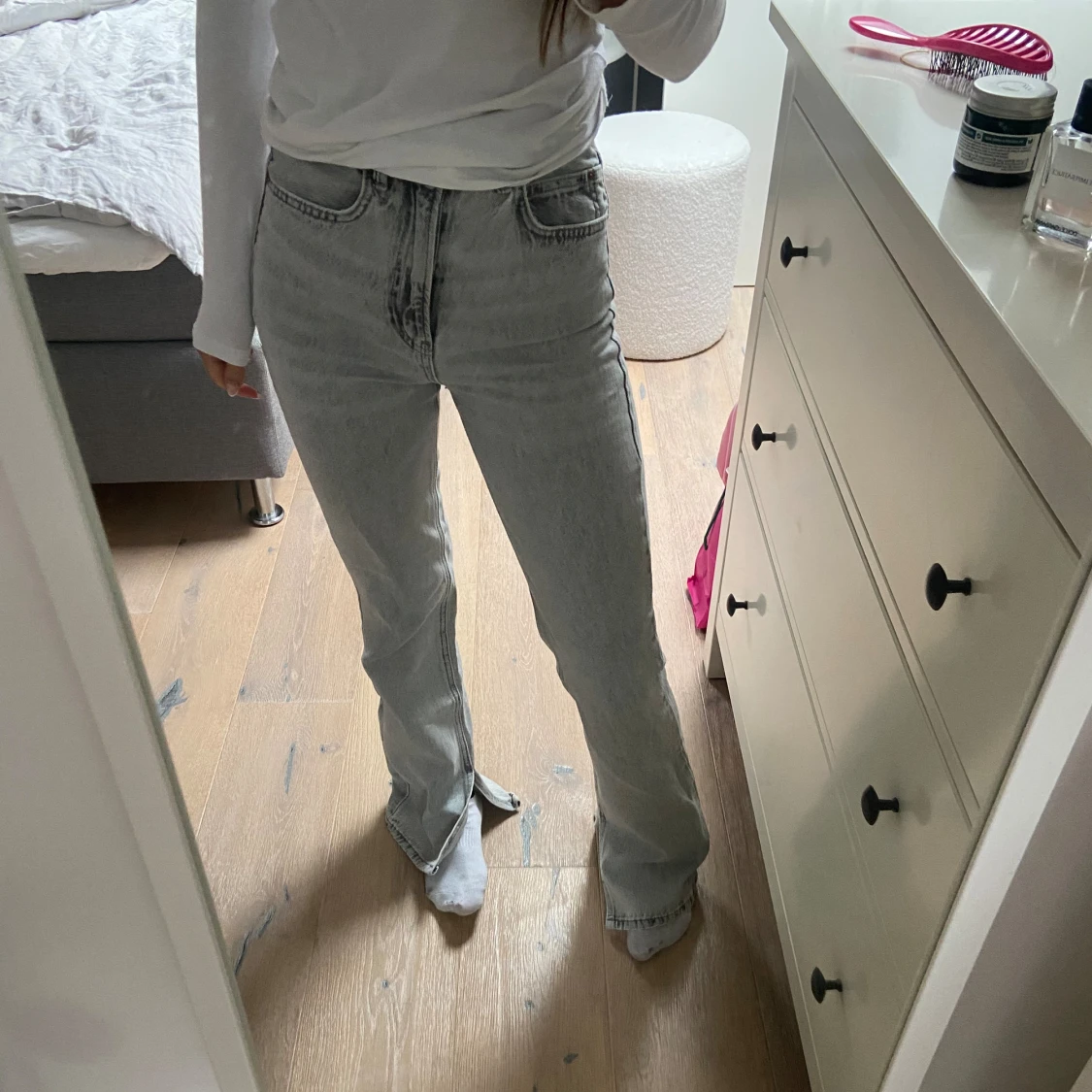 Gråa jeans