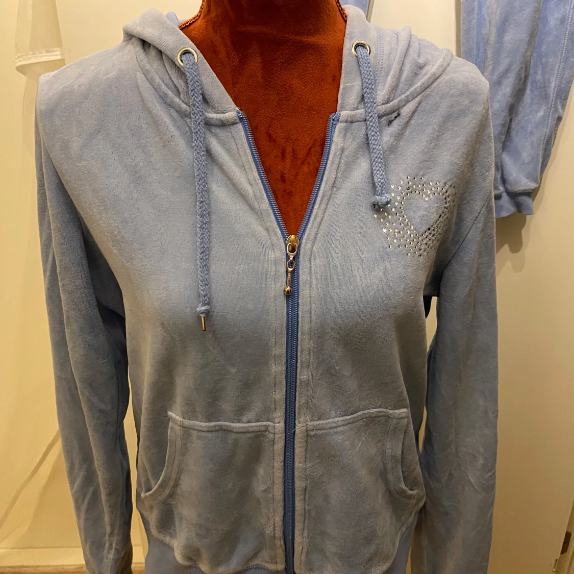 Ljusblå huvtröja med dragkedja från Cubus L - 90