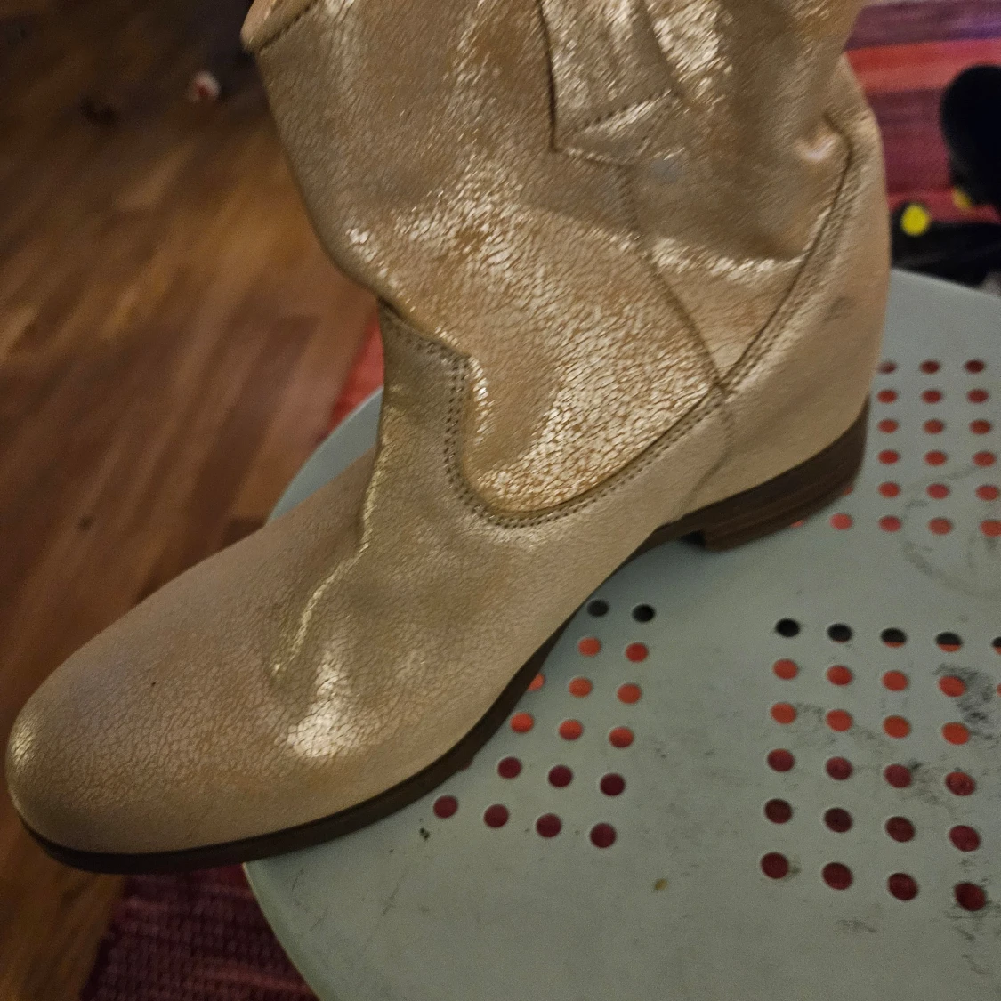 Guldiga boots från Unisa - 91