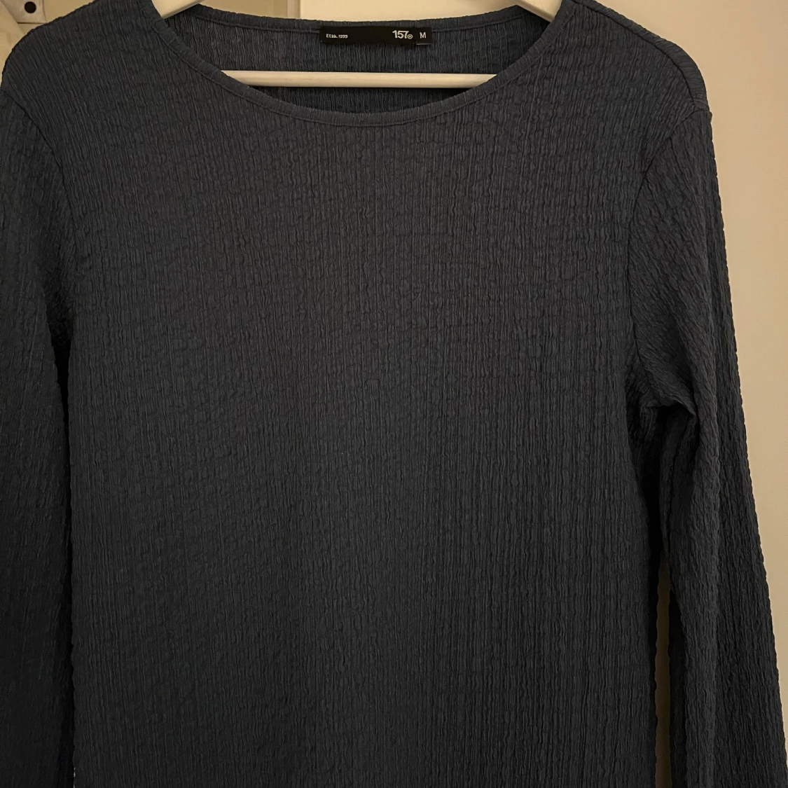 Mörkblå tröja - 2