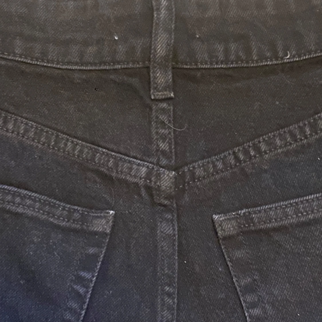 Svarta högmidjade shorts från H&M - 93