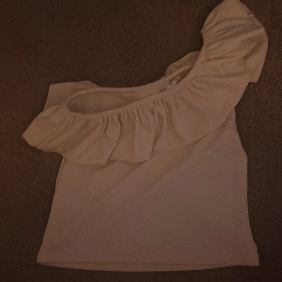 Vit offshoulder topp med volang - 91