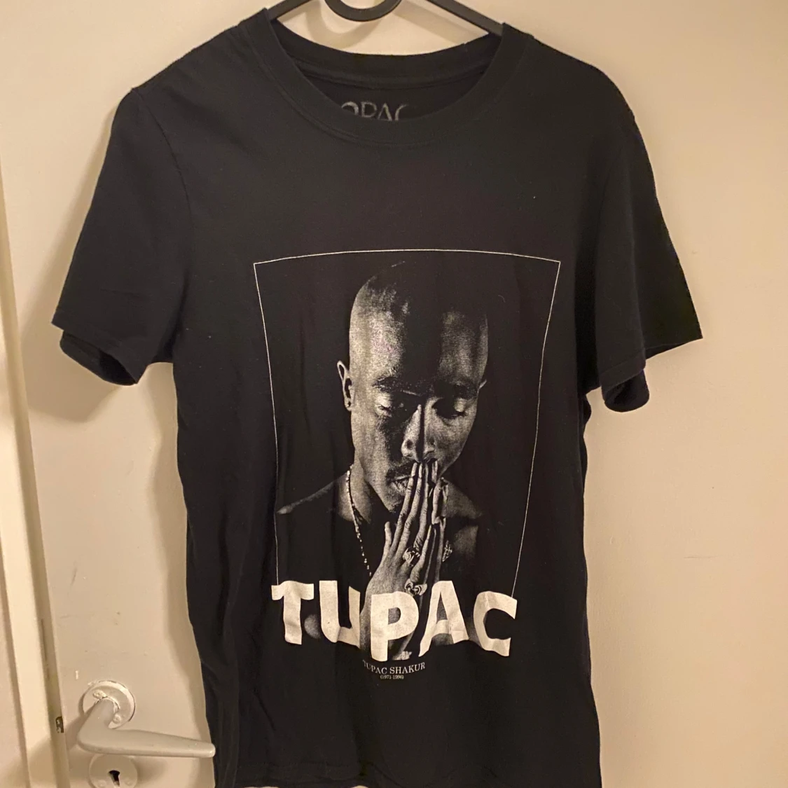 Svart T-shirt med Tupac-tryck