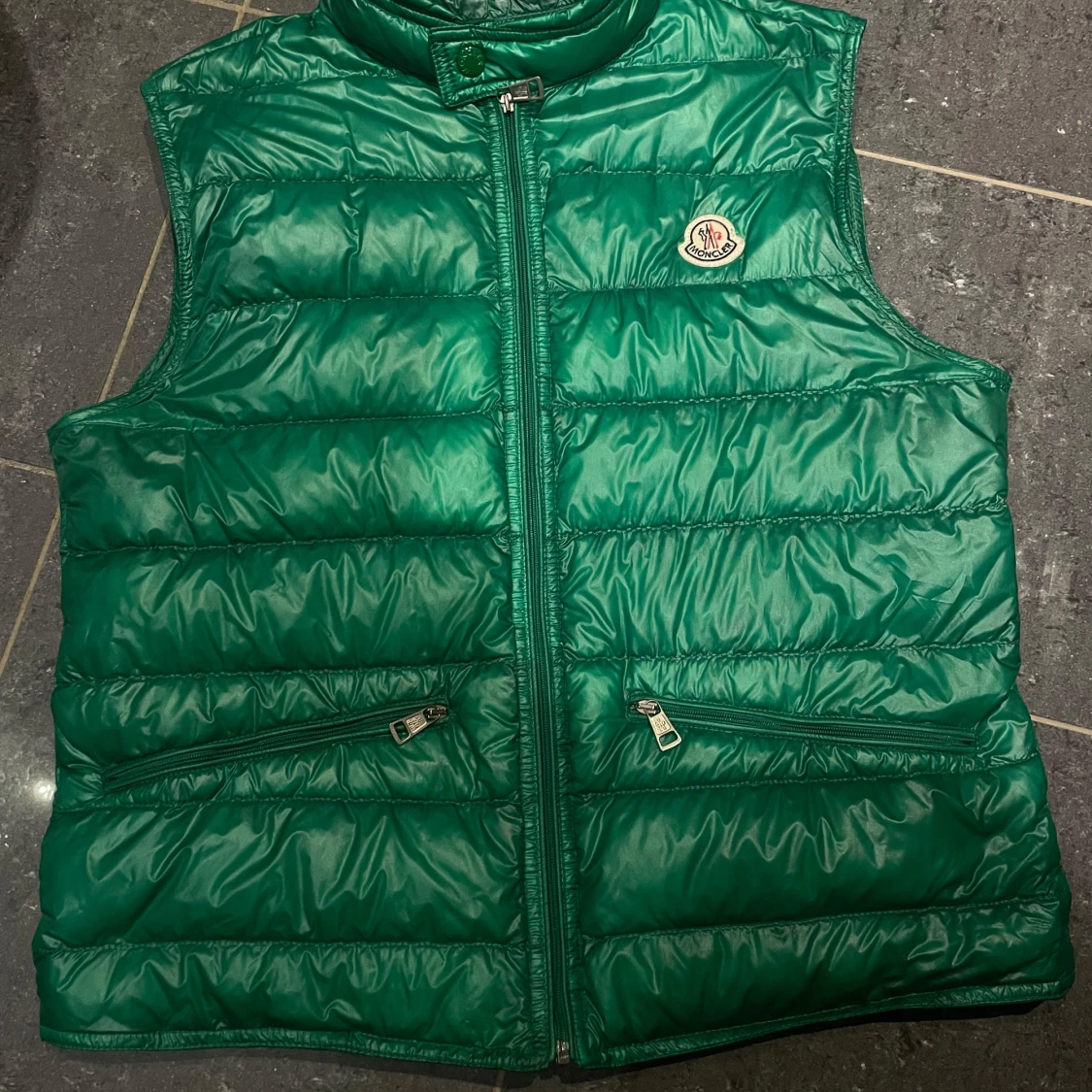 Grön dunväst från Moncler