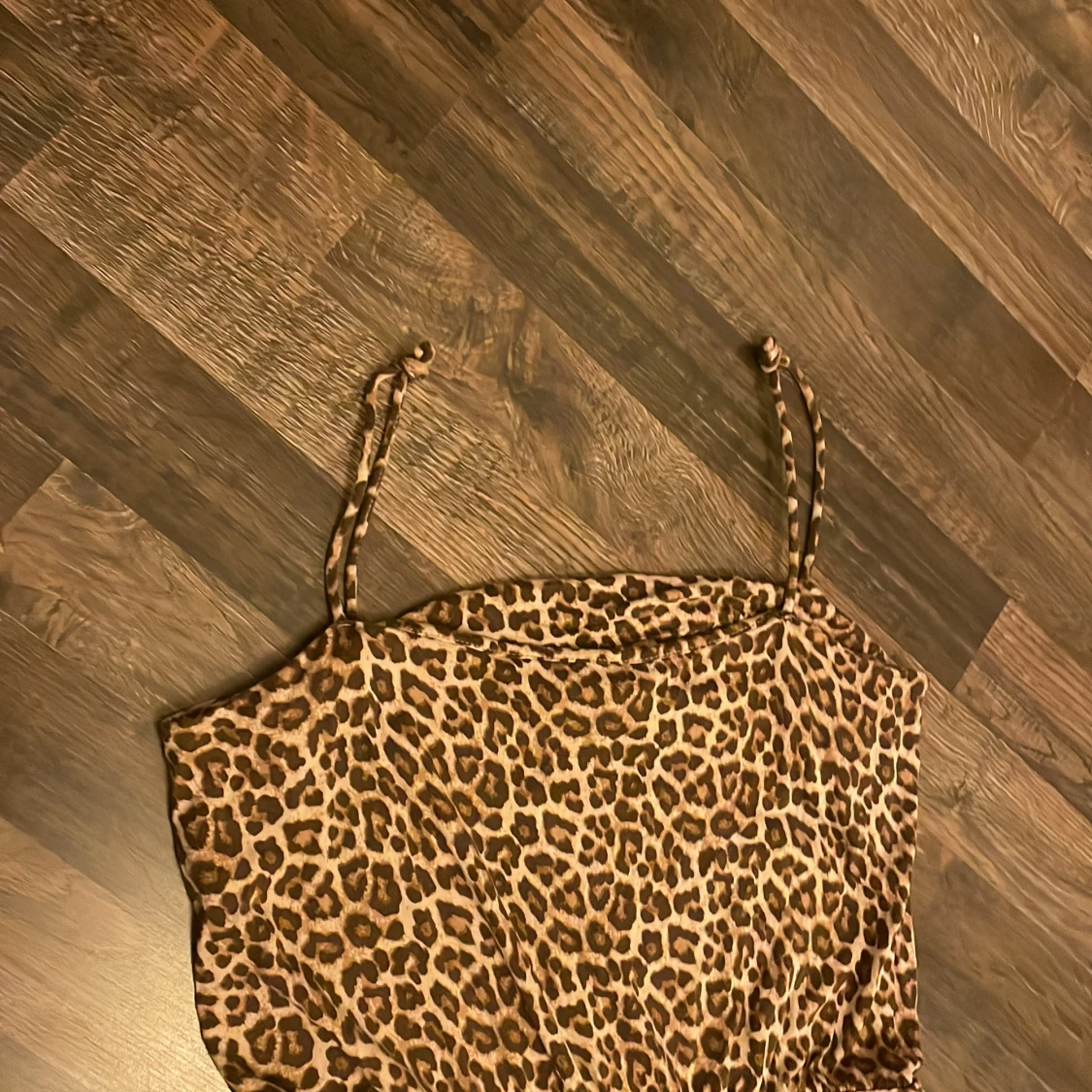 Leopardmönstrad jumpsuit från H&M - 90