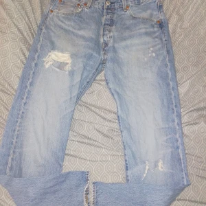 Snygga Levis jeans  - Snygga Levis jeans i fint skick  . Stl 32/32