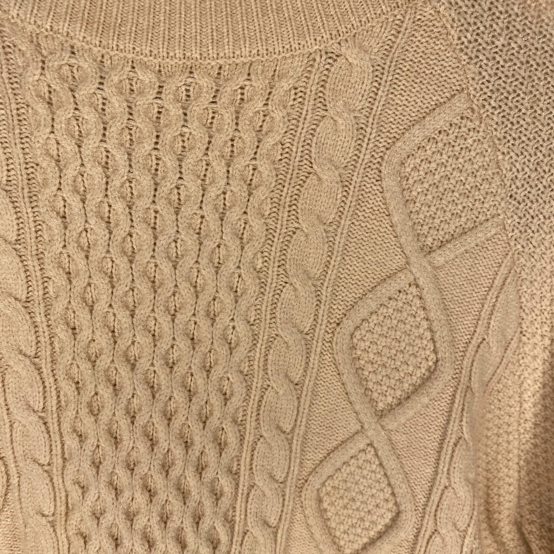 Beige stickad tröja från Bubbleroom - 91