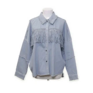 Jeansjacka med fransar Zara 💙❤️‍🔥 - Säljer min snygga jeansjacka från Zara. Passar perfekt till vår/sommar/tidig höst. Använd ca två gånger och är i storlek XS men passar även S och M. Nypris ca 500kr, skriv för frågor ❤️‍🔥