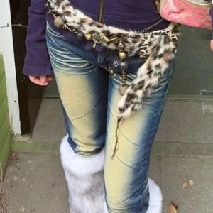 Söker! Blå jeans med mönster - Jag söker efter ett par jeans med liknande mönster, kontakta mig :)