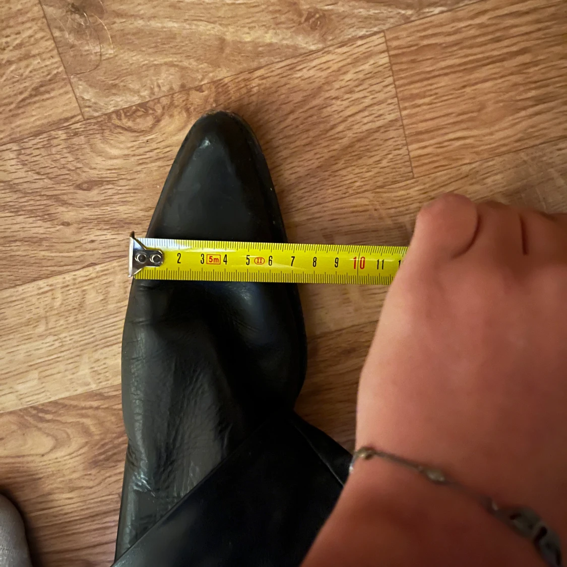 Svarta stövlar med spetsig tå - 91