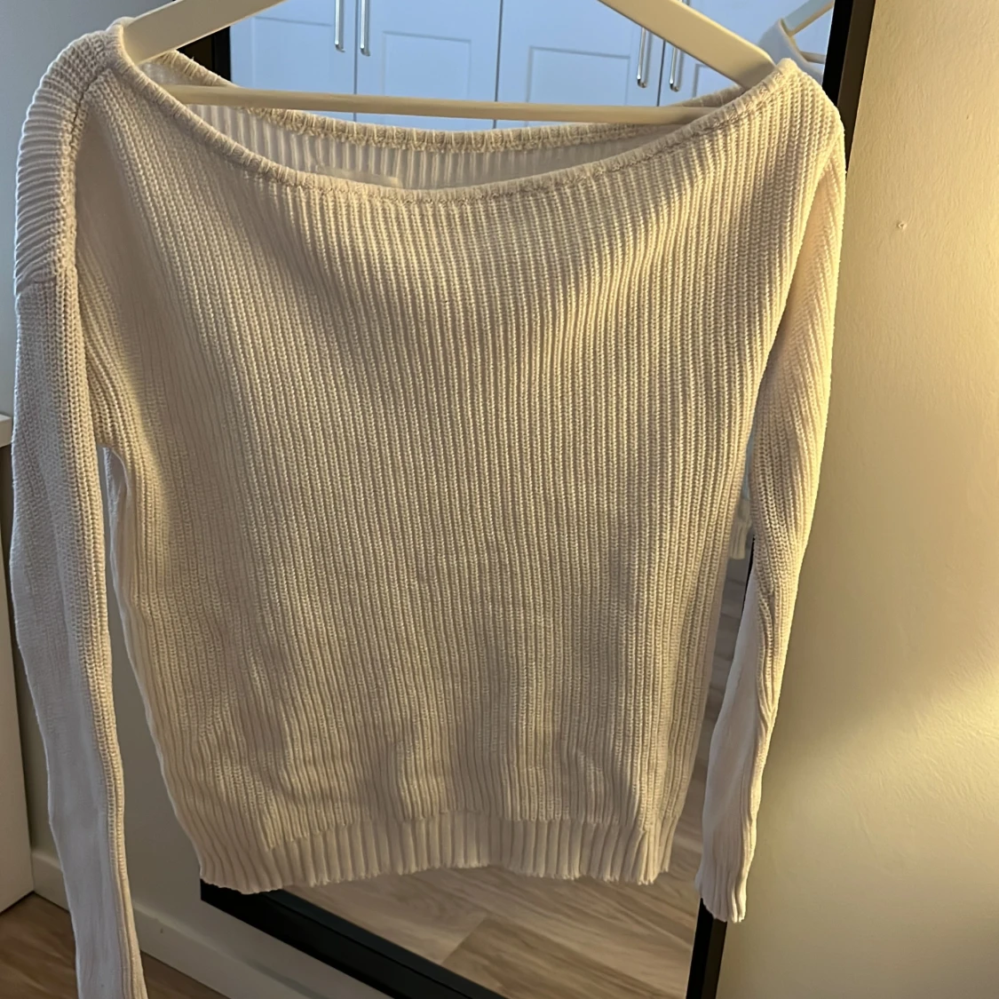 Vit stickad offshoulder-tröja från Even&Odd - 90