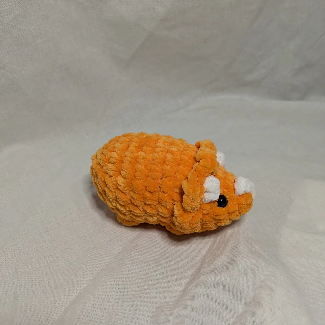 Orange virkad triceratops  - 90