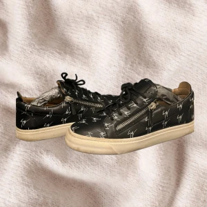 guesepi zanoti - Säljer dessa färdigt fräscha Zanotis | skick 9/10 | Inga synliga defekter men använda | Pris kan diskuteras | Skriv vid frågor eller funderingar🙌🏽🤝