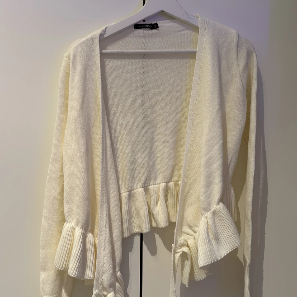 Vit omlottkofta från Boohoo - 92