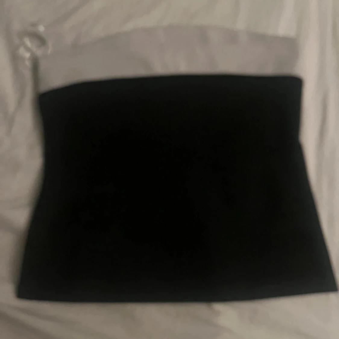 Svart och vit topp från Bikbok