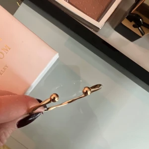 Guld armband - Stelt guld armband som är justerbart