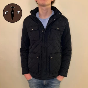 Reserved Quiltad jacka - Reserved Quiltad Jacka | Skick 9/10 | Vårat pris endast 699kr | Storlek M | Perfekt vinterjacka | Svarar gärna på era frågor och funderingar!