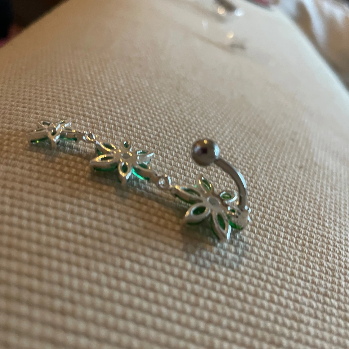 Gröna blommiga Navelpersing  - 90