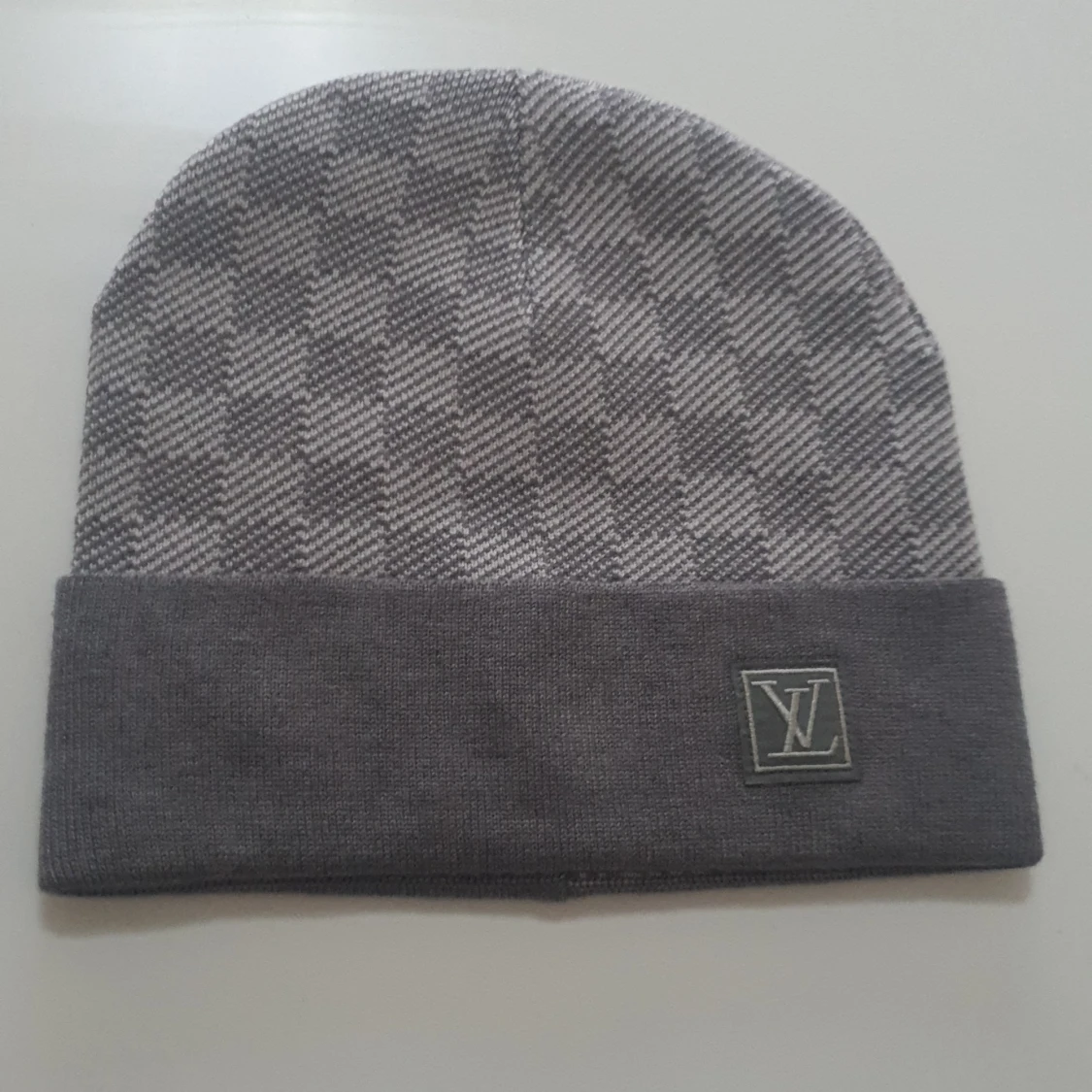 Grå rutig mössa från Louis Vuitton