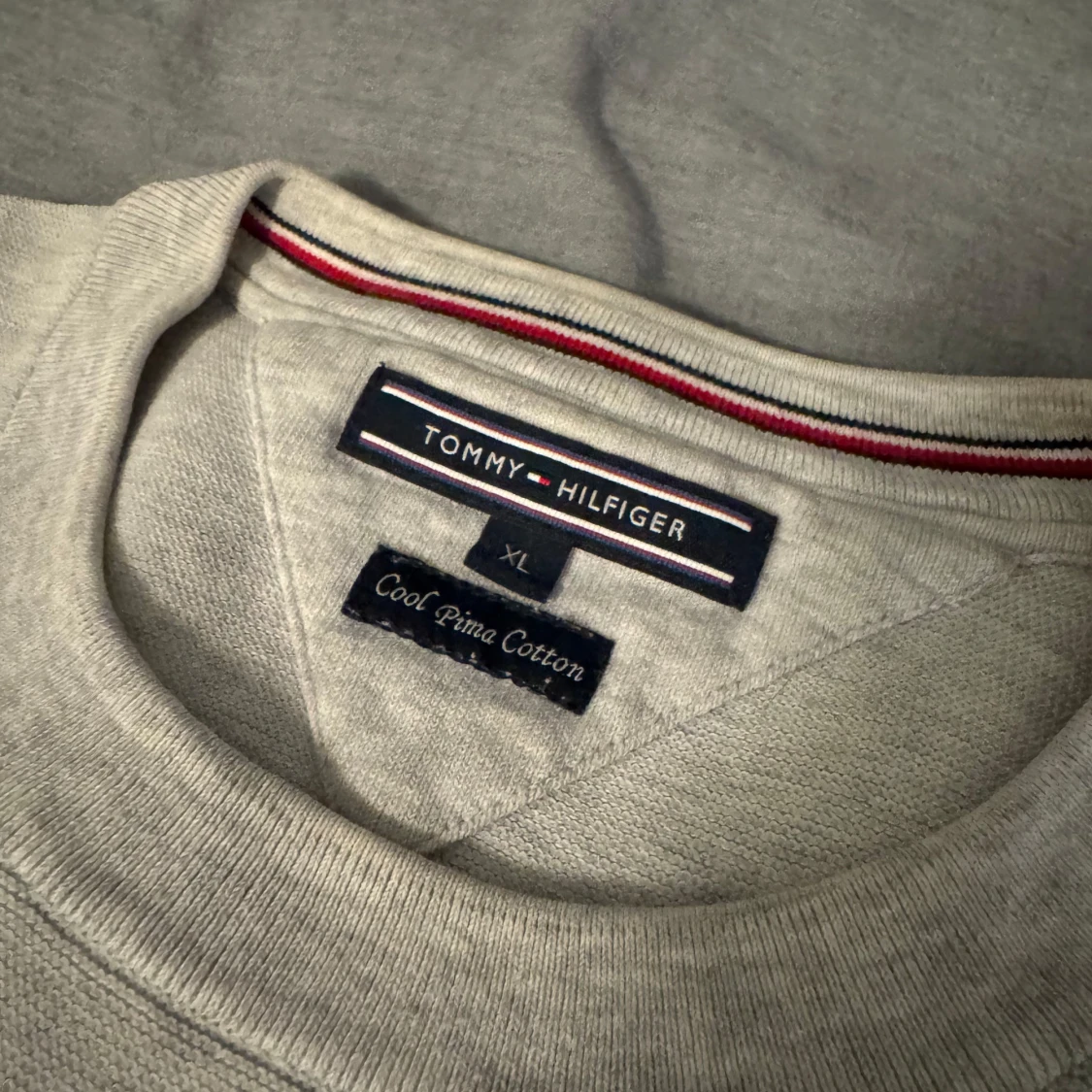 Grå tröja från Tommy Hilfiger - 91