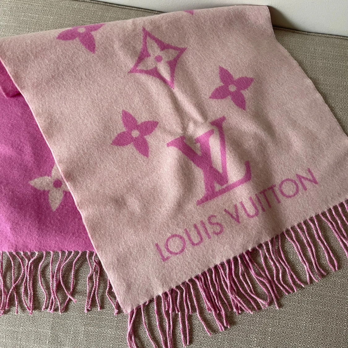 Louis Vuitton Reykjavik scarf - Blanc Rose - 29